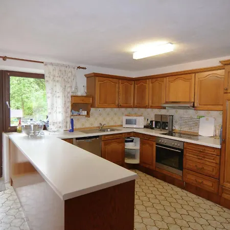 Σπίτι διακοπών Luxurious Holiday In Near Forest